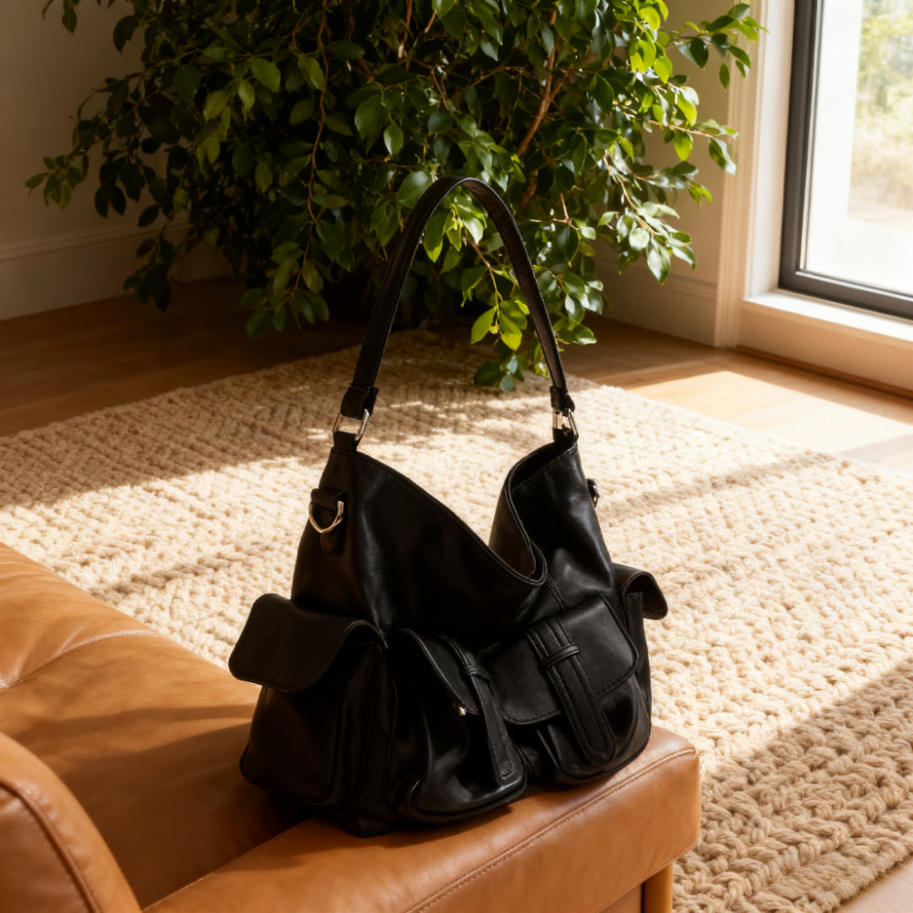 This Large-Capacity Crossbody Bag Features a Vintage Motorcycle Style Combined with a Messenger Bag Design. Its Black Exterior Is Complemented by Sturdy Handles And a Zip Closure