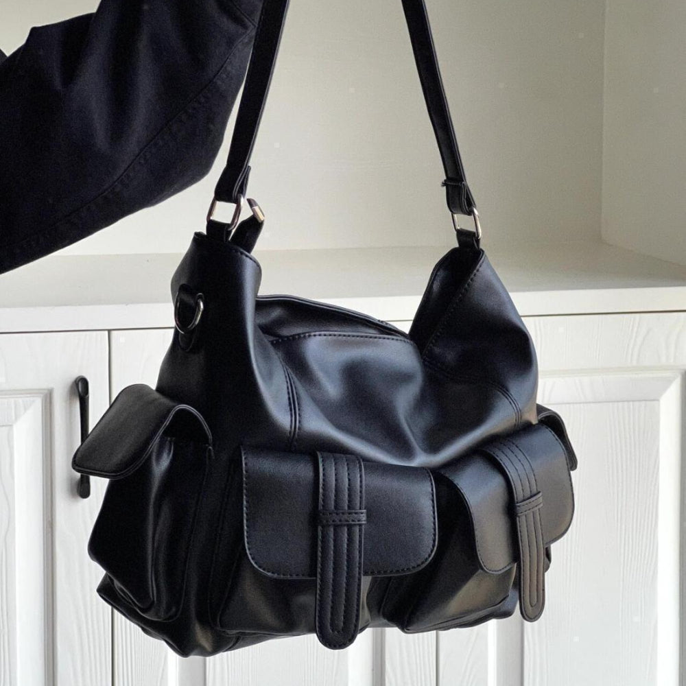 This Large-Capacity Crossbody Bag Features a Vintage Motorcycle Style Combined with a Messenger Bag Design. Its Black Exterior Is Complemented by Sturdy Handles And a Zip Closure